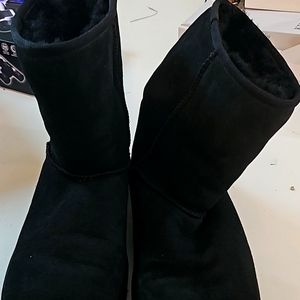 NEW Women’s Ugg Classic Short II Boot